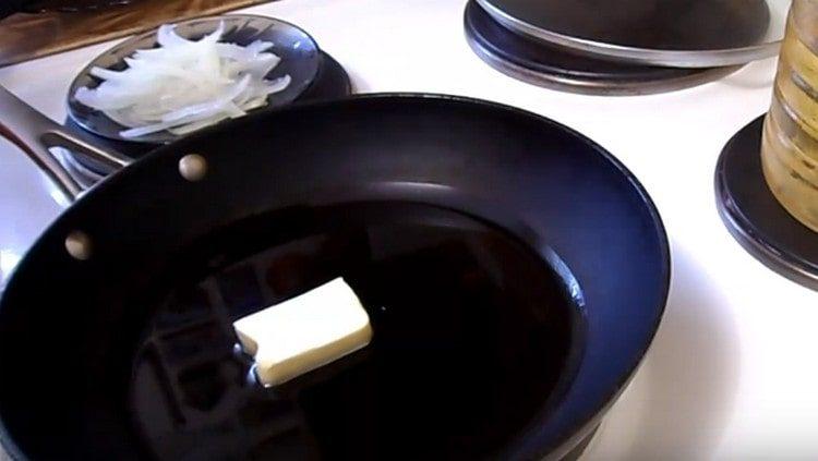 încălziți tigaia cu unt și ulei vegetal.