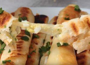 O gustare pita foarte gustoasă: gătim conform unei rețete pas cu pas cu o fotografie.