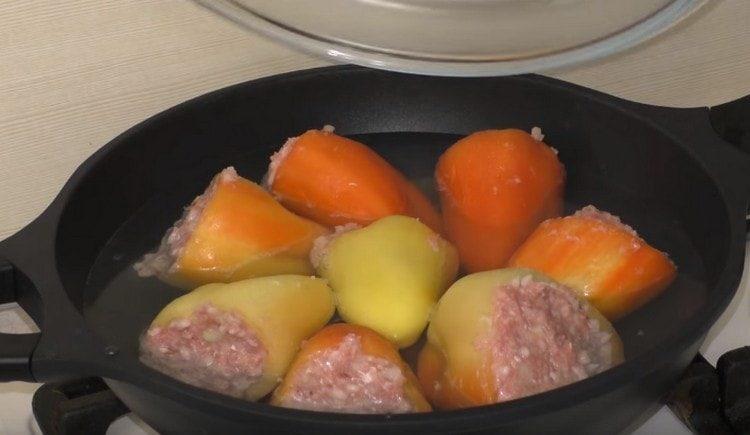 оставете чушките да се задушат.