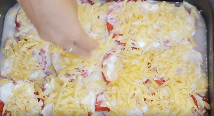 polvilhe com queijo.