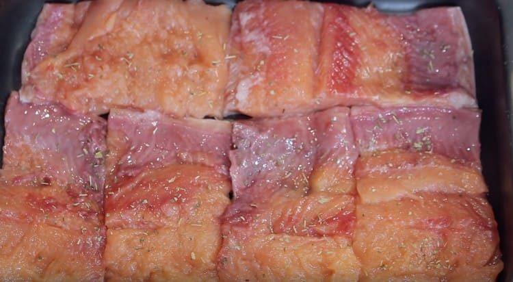 Pimenta, adicione temperos.