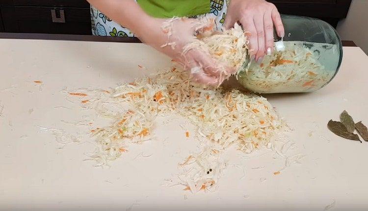 Bien mettre le chou dans un bocal.