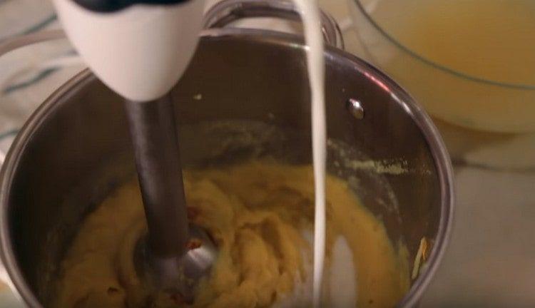 densitatea ciorbei este reglată prin adăugarea de smântână sau lapte.