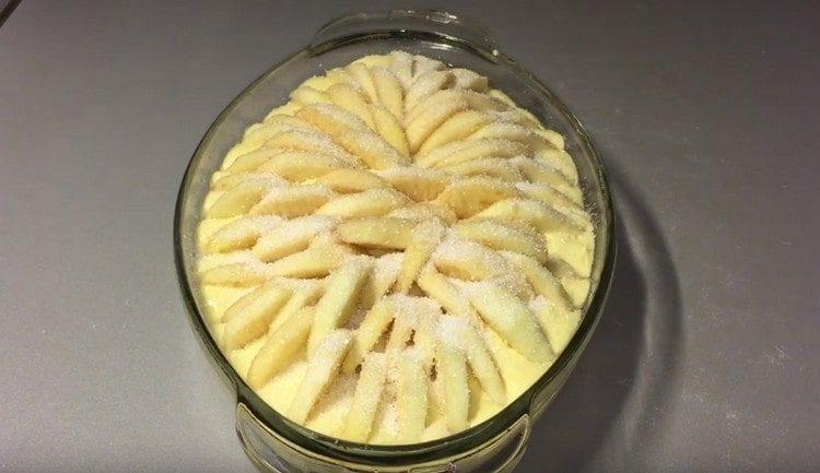 Pagwiwisik ng mansanas na may asukal.