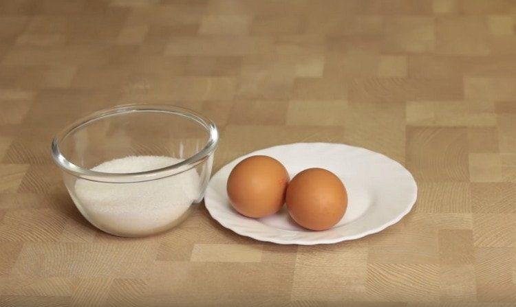 Vi kommer att behöva socker och ägg i rumstemperatur.