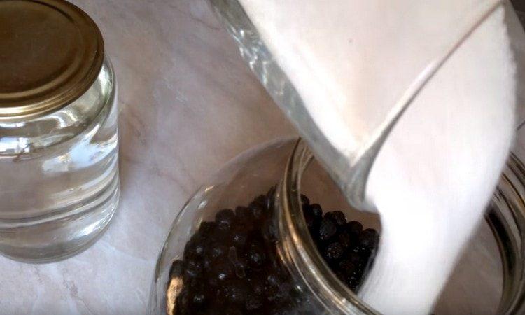 Добавете захарта.