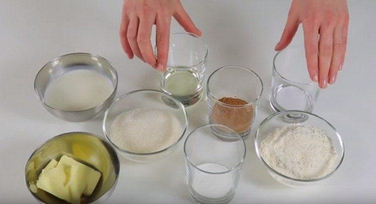 Alle Zutaten für die Herstellung des Kuchens sollten Raumtemperatur haben.