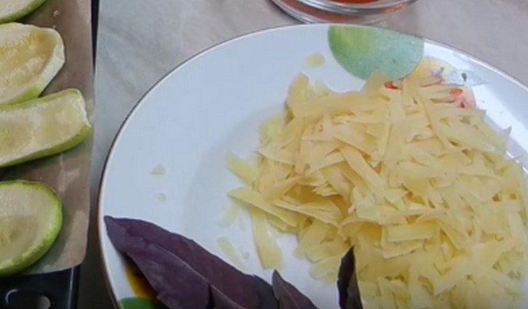 Ratlleu el formatge.