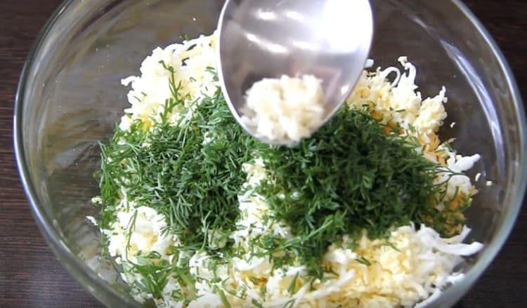 Afegiu l’all per al sabor.