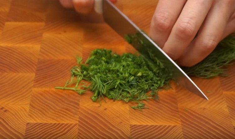 Se macină mărarul.