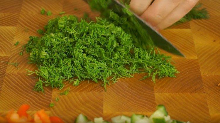 Se macină mărarul.