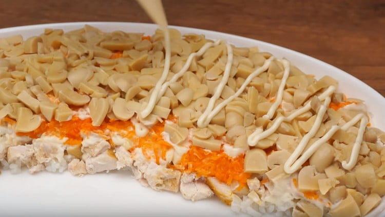 În continuare adăugăm coasta, maioneza