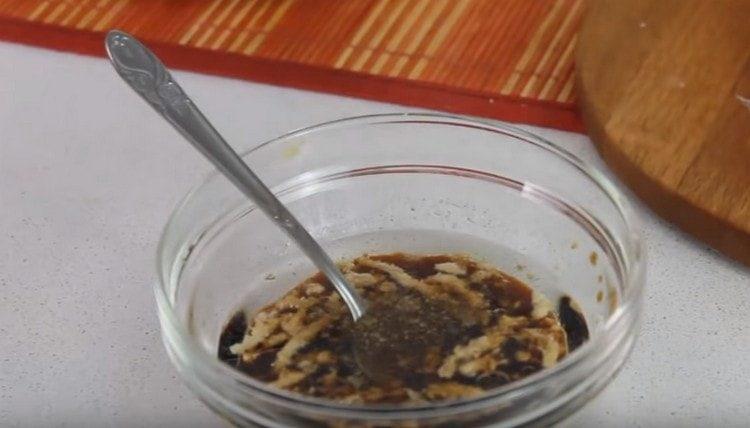 Zucker und Pfeffer hinzufügen.