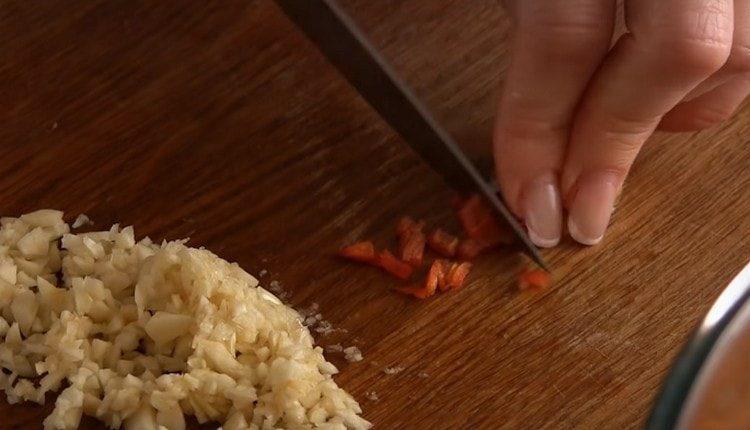 Смелете люта чушка.