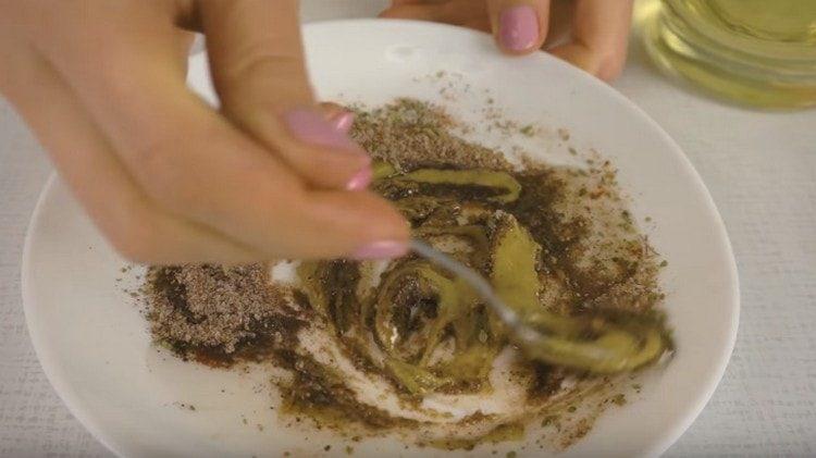 Mezclar todas las especias y aceite vegetal para la marinada.