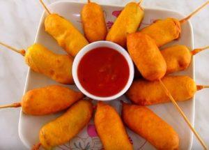 Готвим вкусни колбаси в тесто на клечки по стъпка по стъпка рецепта със снимка.