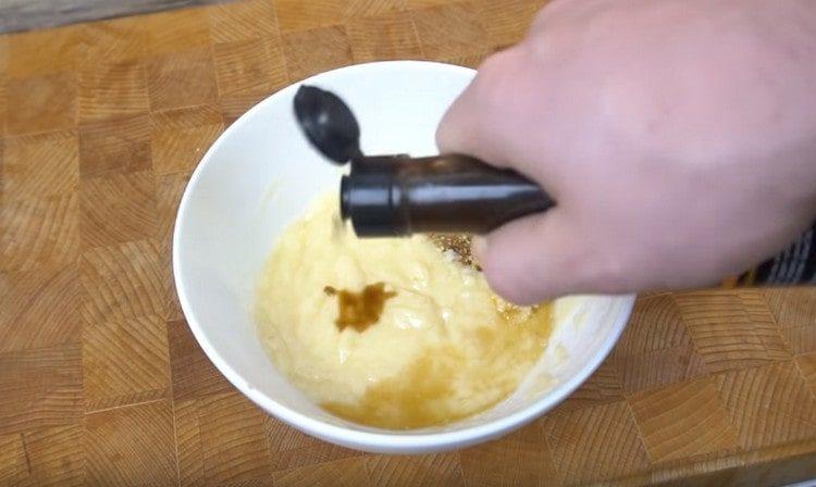 Adăugăm muștarul Dijon, peștele și sosul Worcester la maioneză.