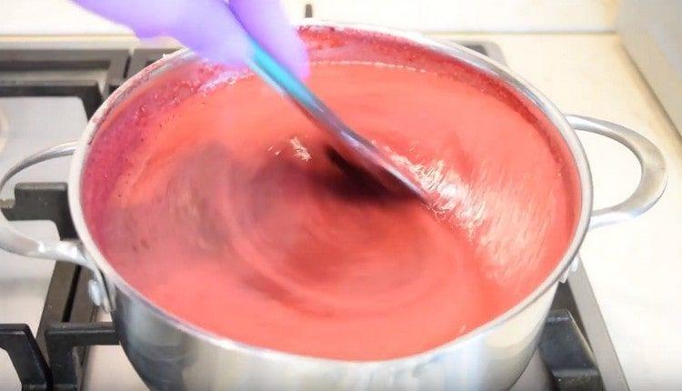 Bring the sauce to a boil.