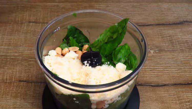 Добавете пармезана.