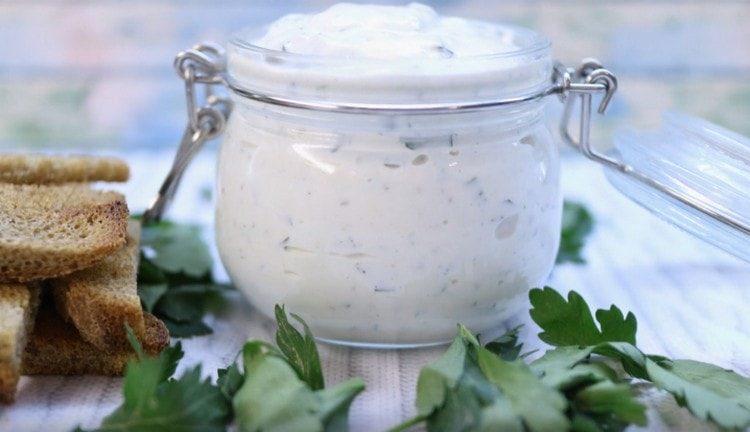 acest sos poate fi folosit pentru diferite feluri de mâncare, în special pentru shawarma.