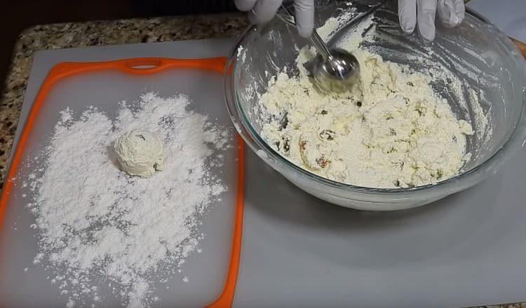 Formamos bolas a partir de la masa de cuajada.