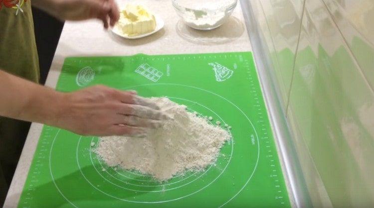 sigt melet på bordet.