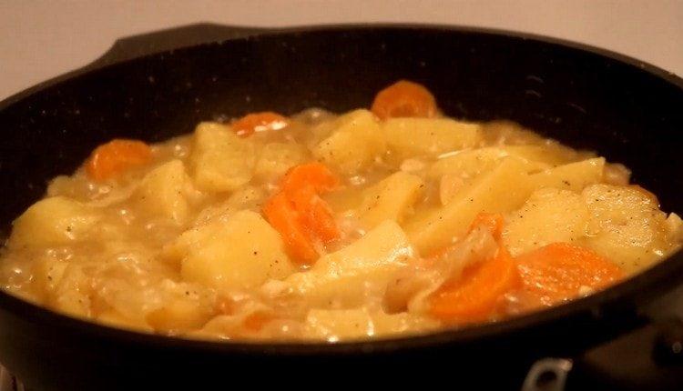 Die Kartoffel sollte weich werden.