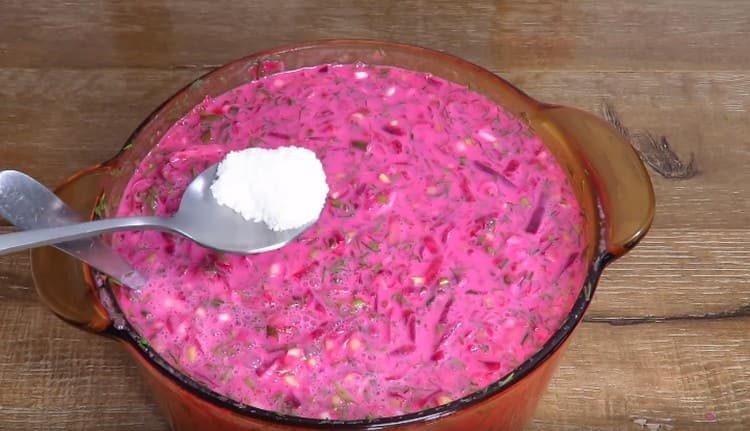 Podle chuti přidejte sůl a hořčici.