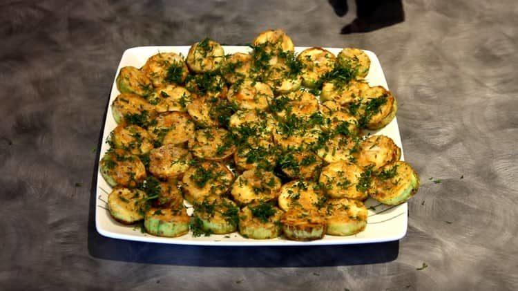 Mentre vai, le zucchine possono essere cotte rapidamente e deliziosamente con questa ricetta.