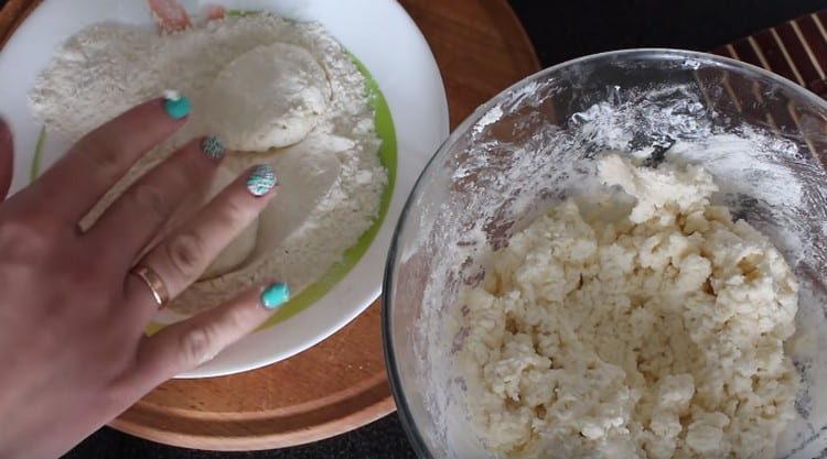 Vi danner to små kager.