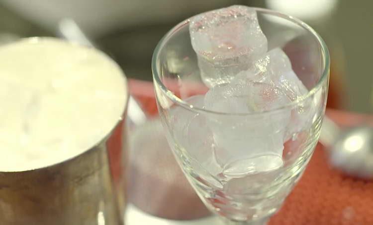 Iubirea de cocktail este ...