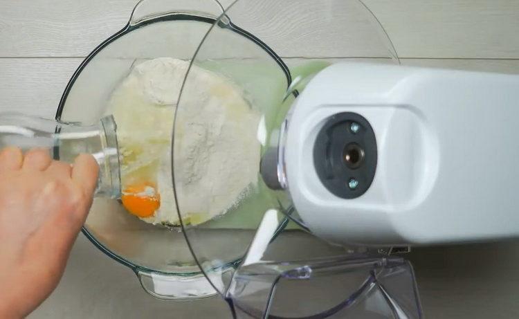 pregătiți ingredientele pentru aluat