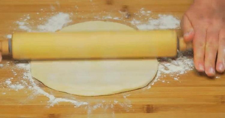 rostogoliți aluatul
