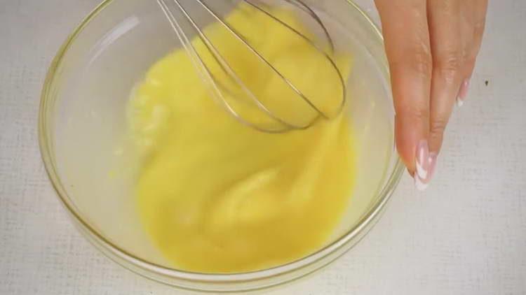 battre les oeufs dans un bol