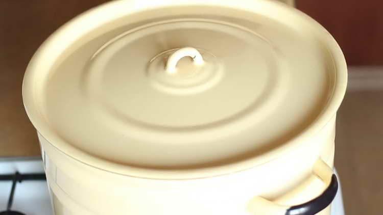 sfecla tom sub capac