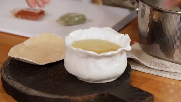 Bulion de pui de casă și tăiere de pui