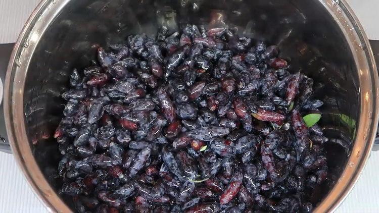 Gătirea dulceței de caprifoi