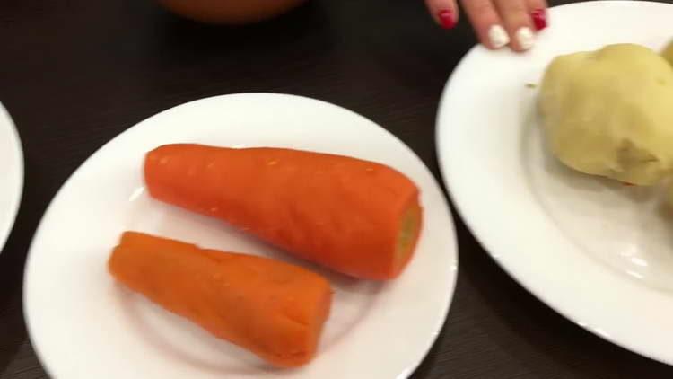 koka morötter och potatis