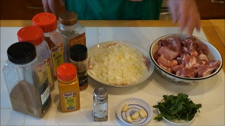 Gătit prăjitură de porc