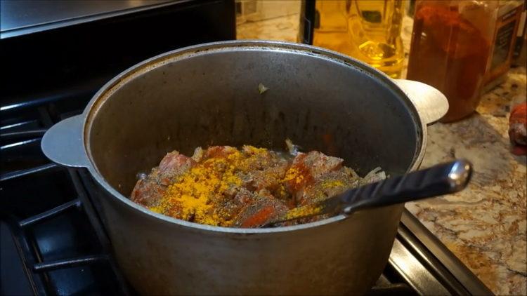 adăugați condimente