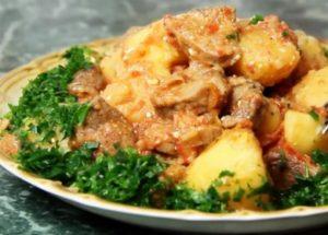 pregătește friptură suculentă de porc cu cartofi