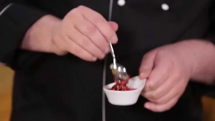 Coloque o mel em uma tigela