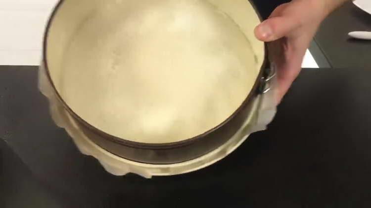 ungeți forma cu unt