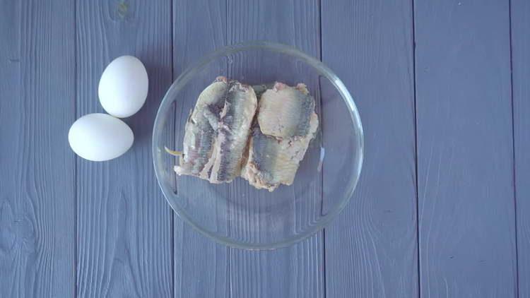 сложете сардини в купа