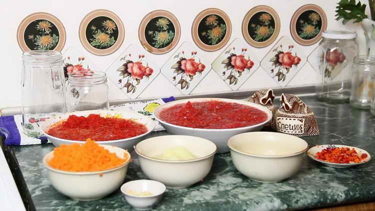 passar les verdures per una picadora de carn