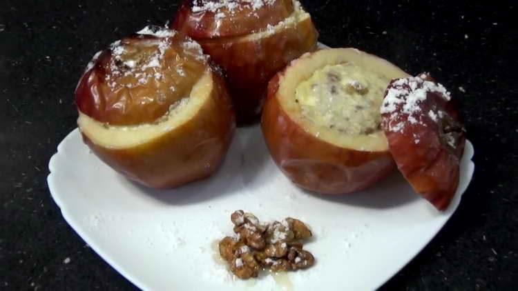 pomes al forn amb formatge cottage al forn