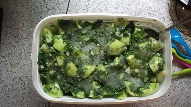 зелени домати с чесън