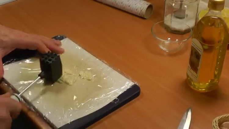 pique finamente o alho