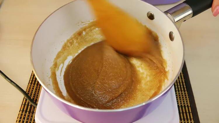 להביא את התערובת לרתיחה