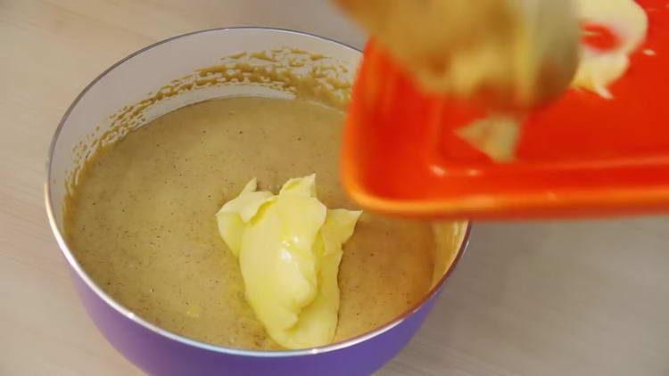 לשים חמאה בתערובת